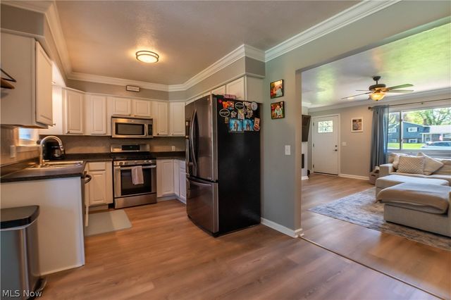 2375 Yorktown Street NW, Uniontown, OH 44685