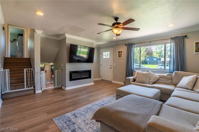 2375 Yorktown Street NW, Uniontown, OH 44685