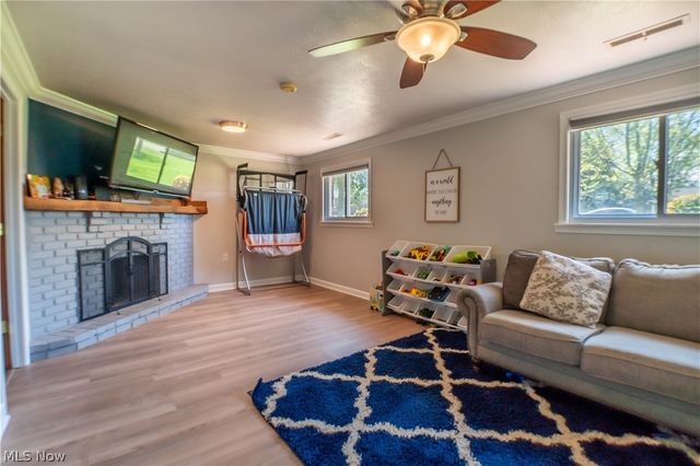 2375 Yorktown Street NW, Uniontown, OH 44685