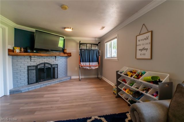 2375 Yorktown Street NW, Uniontown, OH 44685