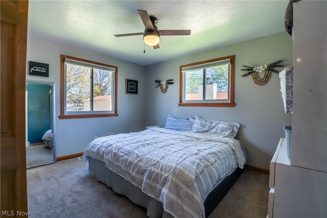 2375 Yorktown Street NW, Uniontown, OH 44685