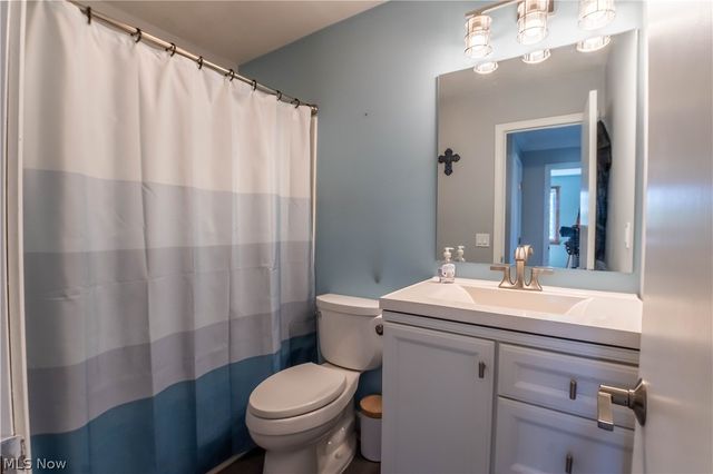 2375 Yorktown Street NW, Uniontown, OH 44685