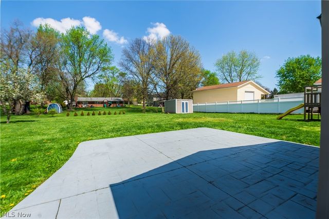 2375 Yorktown Street NW, Uniontown, OH 44685