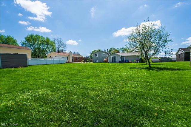 2375 Yorktown Street NW, Uniontown, OH 44685