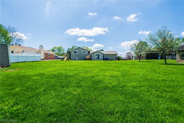 2375 Yorktown Street NW, Uniontown, OH 44685