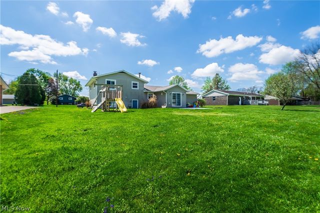 2375 Yorktown Street NW, Uniontown, OH 44685