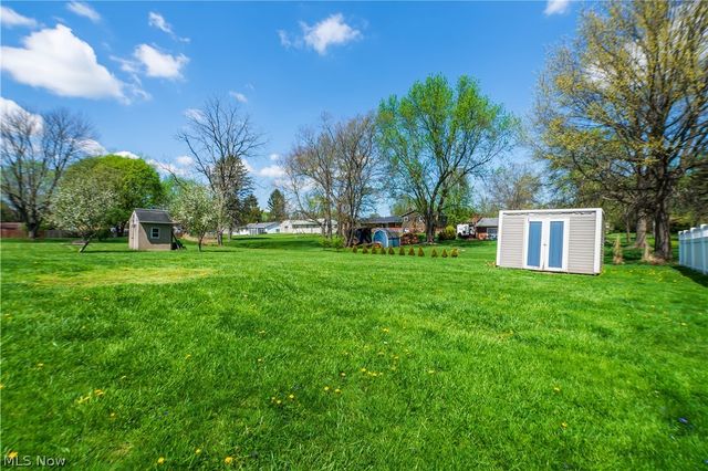 2375 Yorktown Street NW, Uniontown, OH 44685