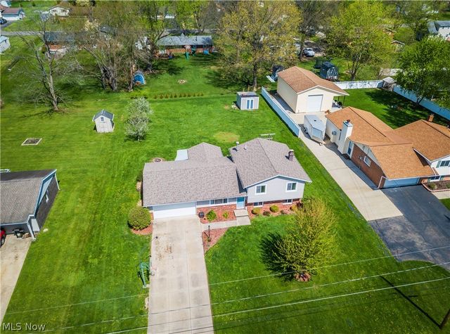 2375 Yorktown Street NW, Uniontown, OH 44685