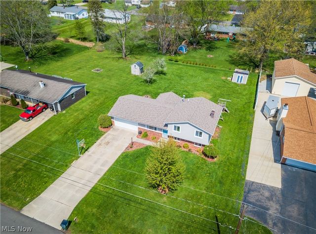 2375 Yorktown Street NW, Uniontown, OH 44685