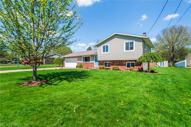 2375 Yorktown Street NW, Uniontown, OH 44685