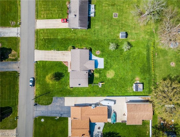 2375 Yorktown Street NW, Uniontown, OH 44685