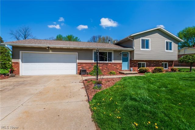 2375 Yorktown Street NW, Uniontown, OH 44685