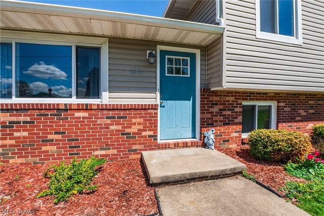 2375 Yorktown Street NW, Uniontown, OH 44685