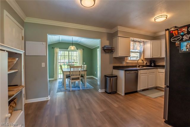 2375 Yorktown Street NW, Uniontown, OH 44685