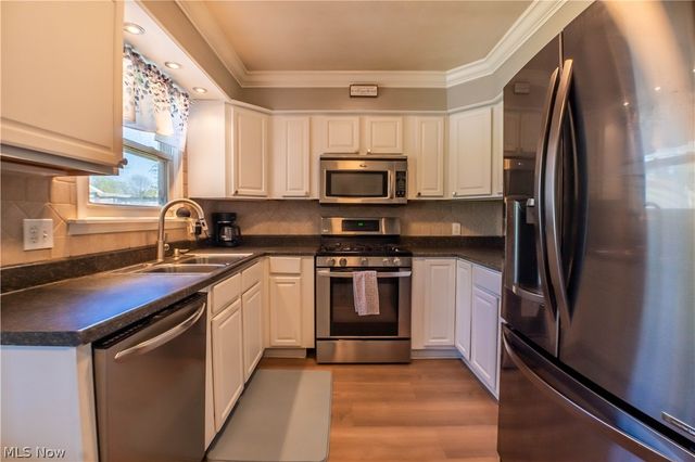 2375 Yorktown Street NW, Uniontown, OH 44685