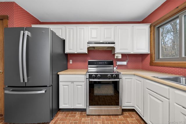 9 Kings Point Lane, Washingtonville, NY 10992