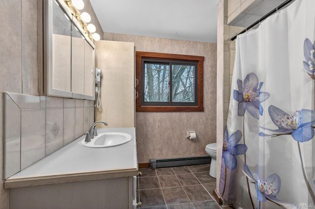 9 Kings Point Lane, Washingtonville, NY 10992