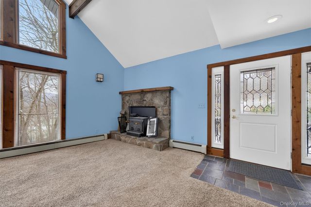 9 Kings Point Lane, Washingtonville, NY 10992