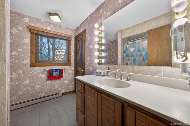 9 Kings Point Lane, Washingtonville, NY 10992