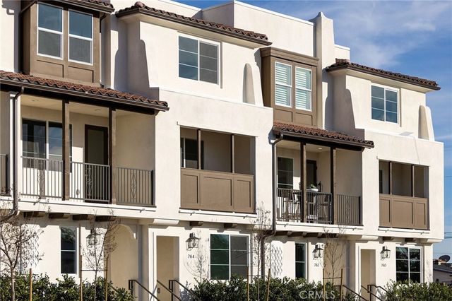 166 E Whittier Boulevard, La Habra, CA 90631