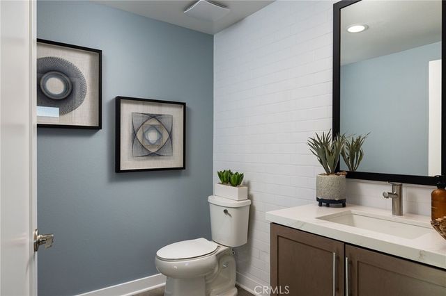 166 E Whittier Boulevard, La Habra, CA 90631