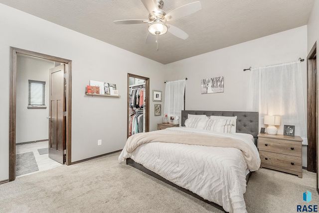 7909 W Pettigrew Ln, Sioux Falls, SD 57106