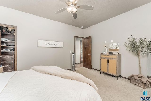 7909 W Pettigrew Ln, Sioux Falls, SD 57106