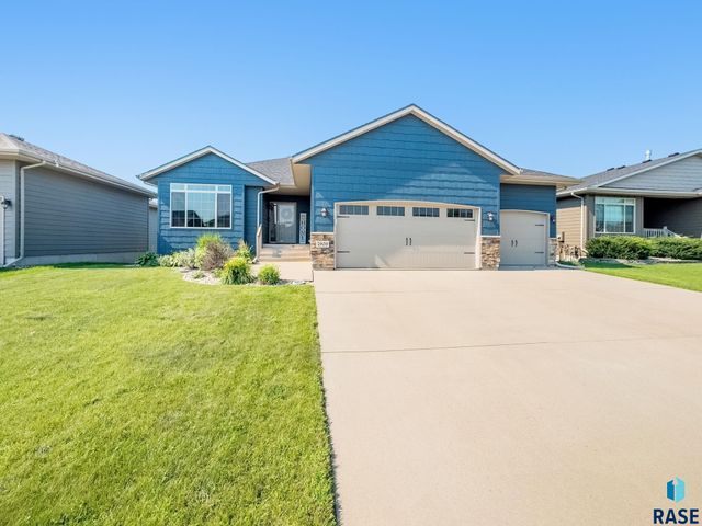 7909 W Pettigrew Ln, Sioux Falls, SD 57106