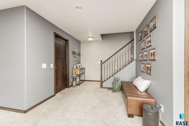 7909 W Pettigrew Ln, Sioux Falls, SD 57106