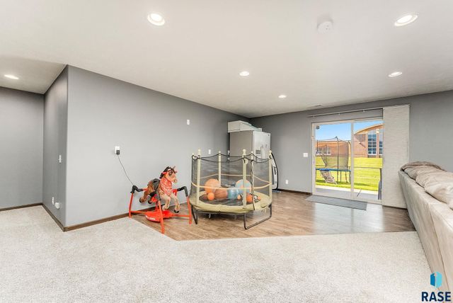 7909 W Pettigrew Ln, Sioux Falls, SD 57106