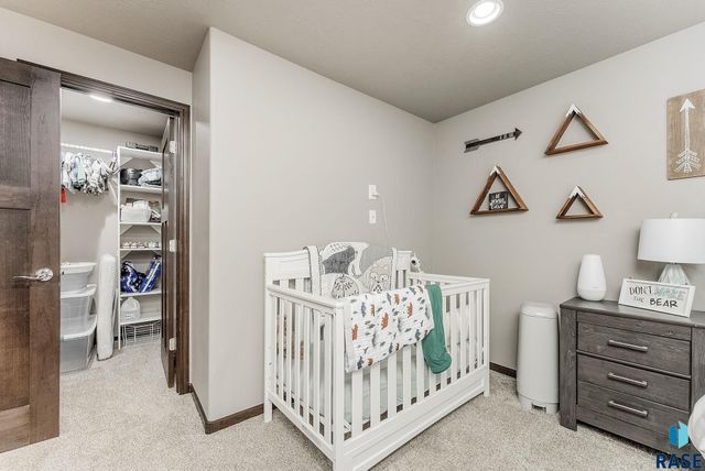 7909 W Pettigrew Ln, Sioux Falls, SD 57106