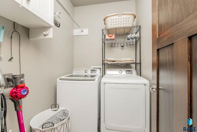 7909 W Pettigrew Ln, Sioux Falls, SD 57106