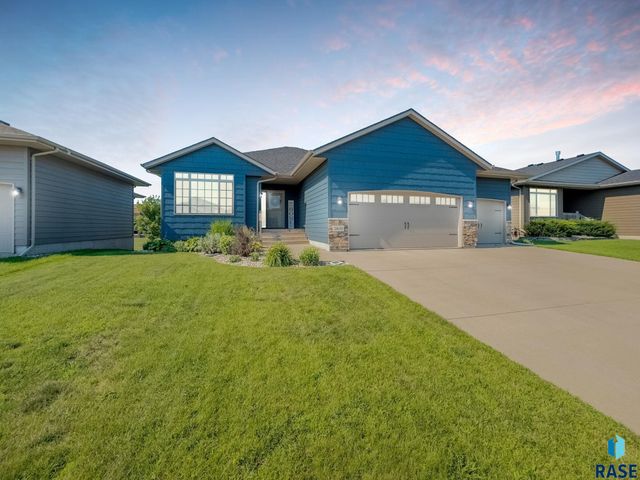 7909 W Pettigrew Ln, Sioux Falls, SD 57106