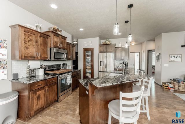 7909 W Pettigrew Ln, Sioux Falls, SD 57106