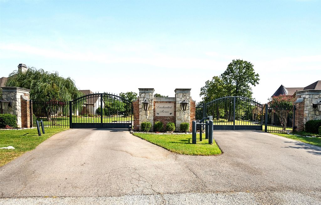 3432 Enchanted Acres Drive, Burleson, TX 76028