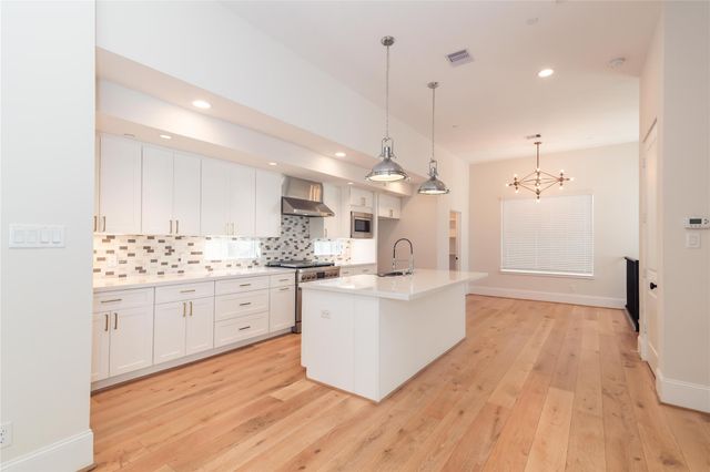 3821 N Braeswood Boulevard D, Houston, TX 77025