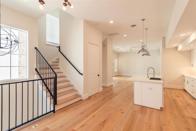 3821 N Braeswood Boulevard D, Houston, TX 77025