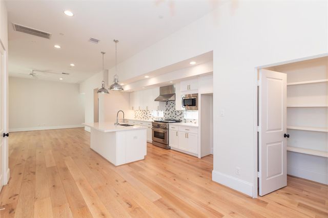 3821 N Braeswood Boulevard D, Houston, TX 77025