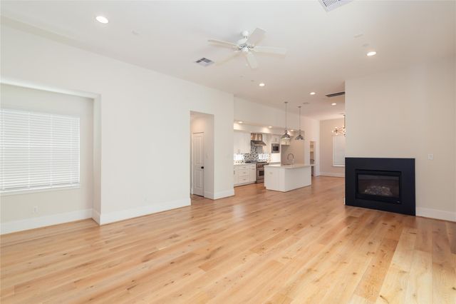 3821 N Braeswood Boulevard D, Houston, TX 77025
