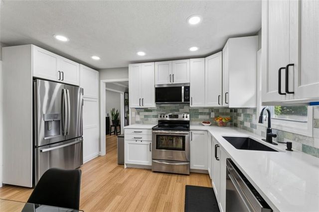 11725 England Street, Overland Park, KS 66210