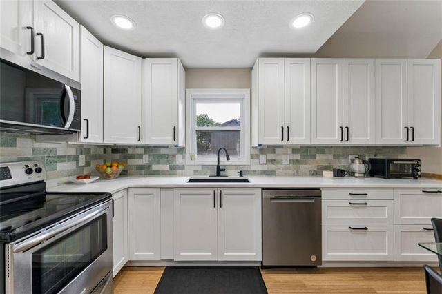 11725 England Street, Overland Park, KS 66210