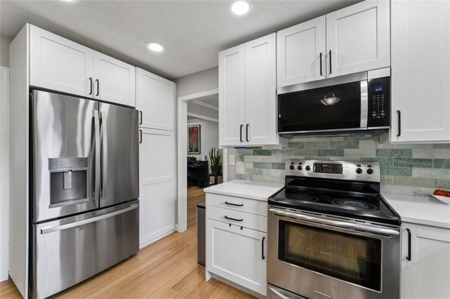 11725 England Street, Overland Park, KS 66210