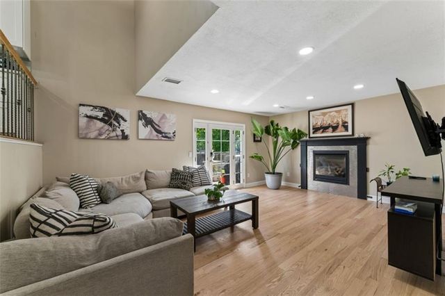 11725 England Street, Overland Park, KS 66210
