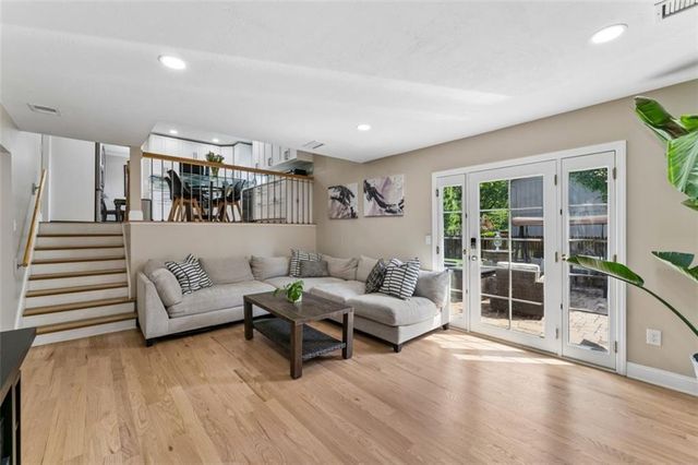 11725 England Street, Overland Park, KS 66210