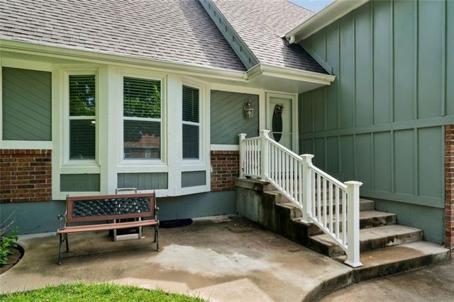 11725 England Street, Overland Park, KS 66210