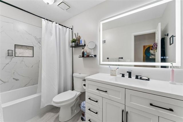 11725 England Street, Overland Park, KS 66210