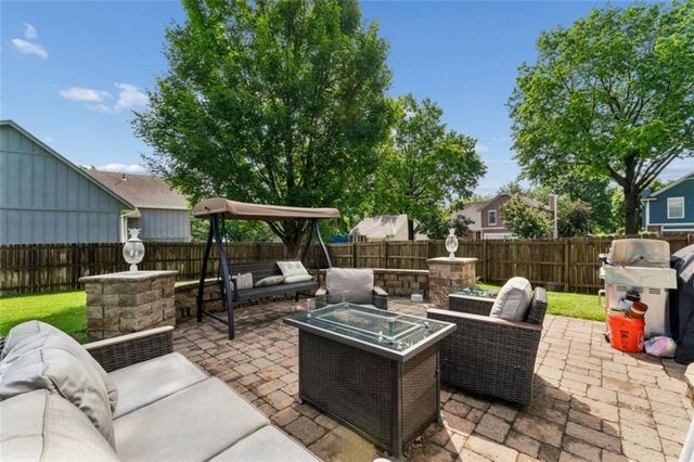 11725 England Street, Overland Park, KS 66210