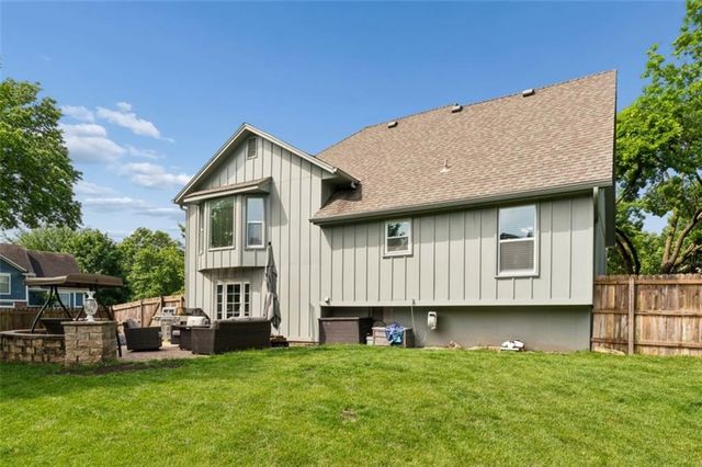 11725 England Street, Overland Park, KS 66210