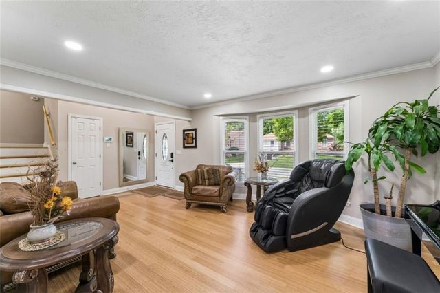 11725 England Street, Overland Park, KS 66210