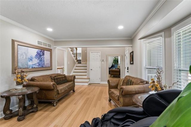 11725 England Street, Overland Park, KS 66210